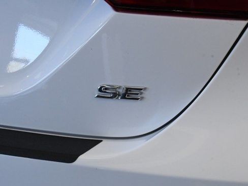 Used 2023 Toyota Camry SE w/ Cold Weather Package FWD image 10