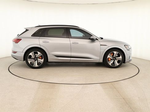 Used 2023 Audi e-tron Premium Plus w/ Premium Plus Package image 8