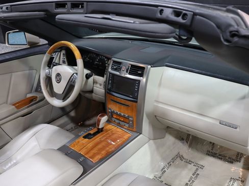 Used 2006 Cadillac XLR image 39