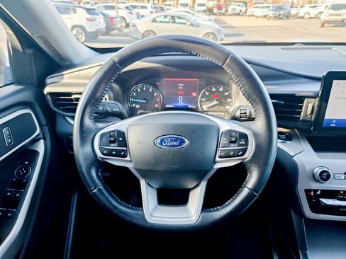 Used 2023 Ford Explorer XLT image 35
