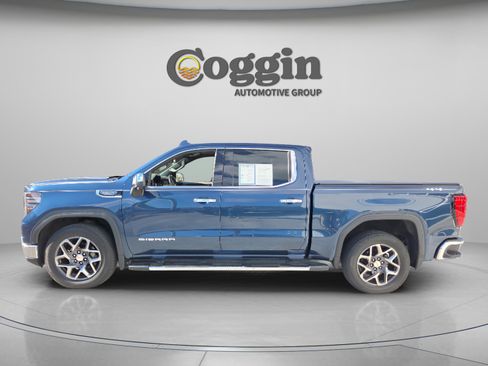 Used 2022 GMC Sierra 1500 SLT w/ SLT Premium Package image 3