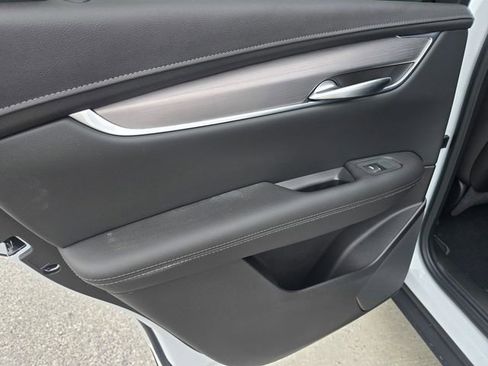 New 2026 Cadillac XT5 Luxury image 14