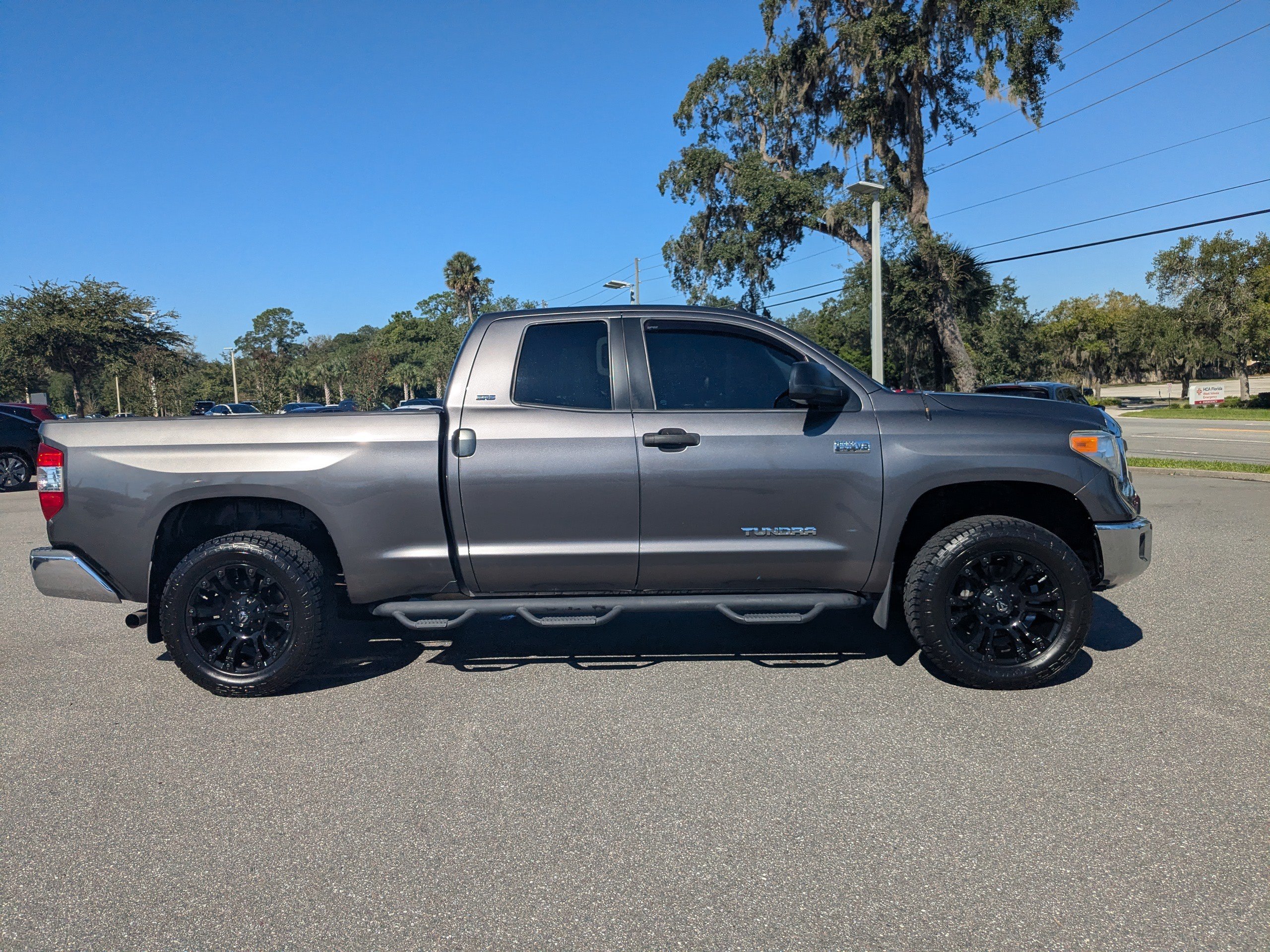 Used 2015 Toyota Tundra SR5 w/ SR5 Upgrade Package RWD image 3
