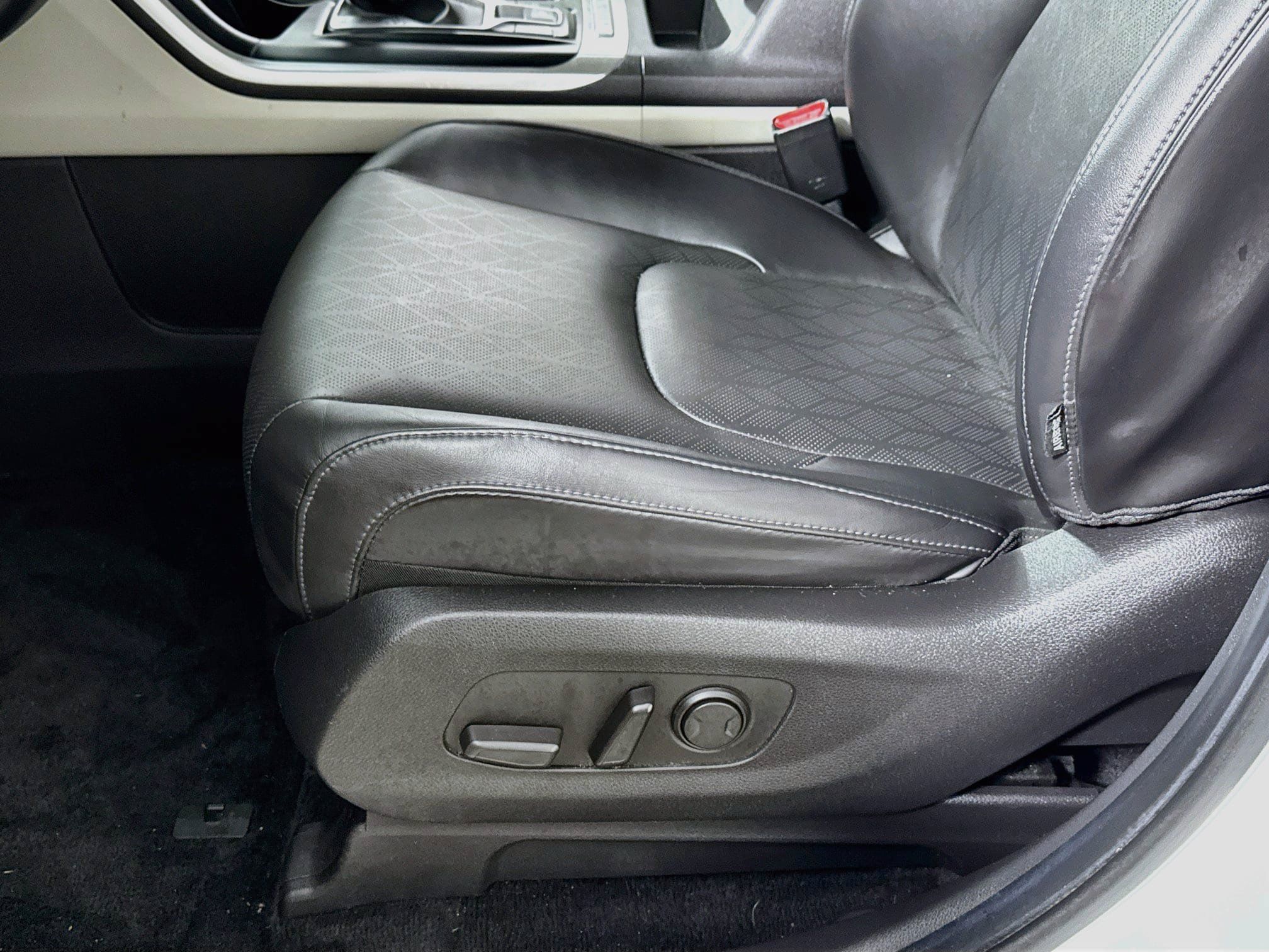 Used 2022 Kia Carnival LX FWD image 22