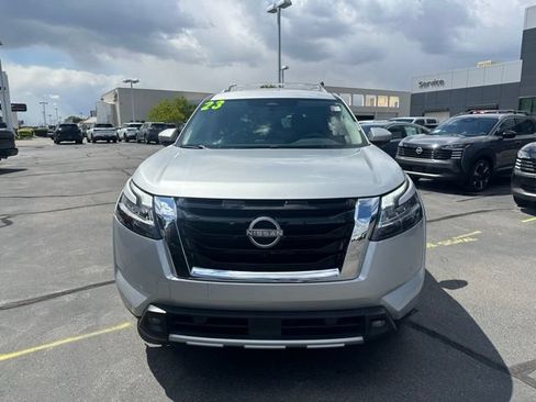 Used 2023 Nissan Pathfinder SL AWD/4WD image 4