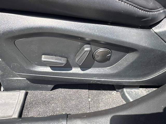 Used 2023 Ford Explorer XLT w/ Equipment Group 202A AWD/4WD image 11