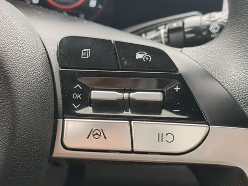 Used 2024 Hyundai Elantra SEL FWD image 23