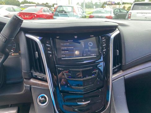 Used 2015 Cadillac Escalade Luxury RWD image 28