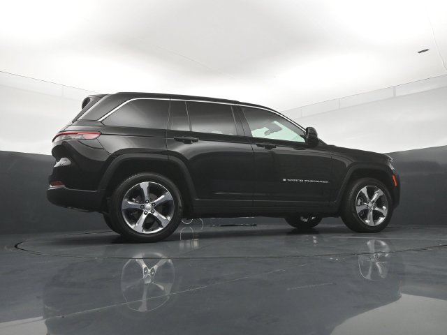 New 2026 Jeep Grand Cherokee Limited w/ Trailer Tow Package AWD/4WD image 24