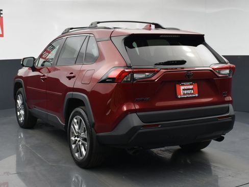 Used 2023 Toyota RAV4 XLE Premium image 3