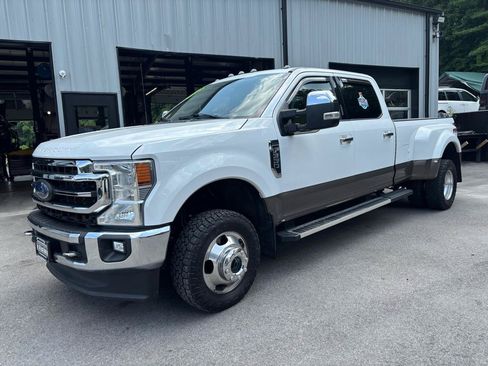Used 2022 Ford F350 Lariat w/ Lariat Ultimate Package AWD/4WD image 4