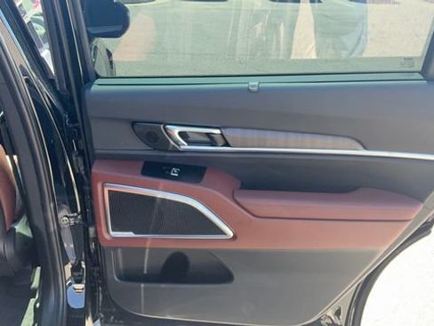 Used 2025 Kia Telluride SX w/ SX Captain's Chair Package AWD/4WD image 13