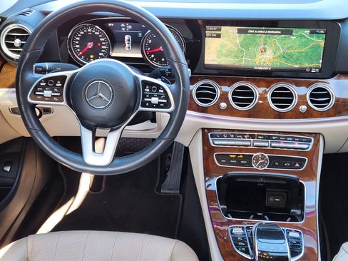 Used 2019 Mercedes-Benz E 300 4MATIC image 29