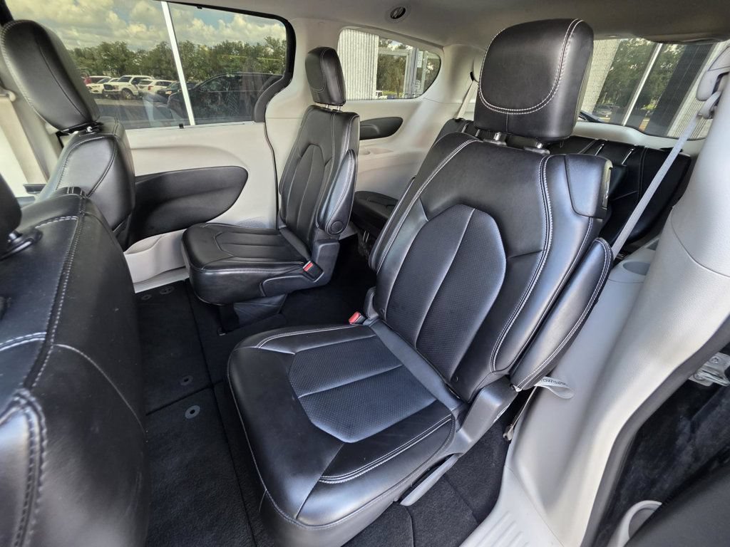 Used 2024 Chrysler Pacifica Touring-L FWD image 8