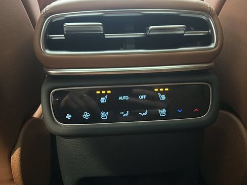 Certified 2025 Genesis GV80 3.5T Prestige AWD/4WD image 25