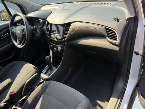 Used 2019 Chevrolet Trax LS FWD image 30