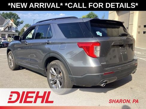 Used 2022 Ford Explorer XLT w/ Equipment Group 202A AWD/4WD image 5
