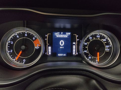 Used 2020 Jeep Cherokee Latitude Plus w/ Comfort/Convenience Group AWD/4WD image 23