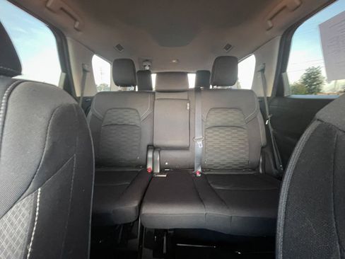 Used 2025 Nissan Pathfinder SV image 40