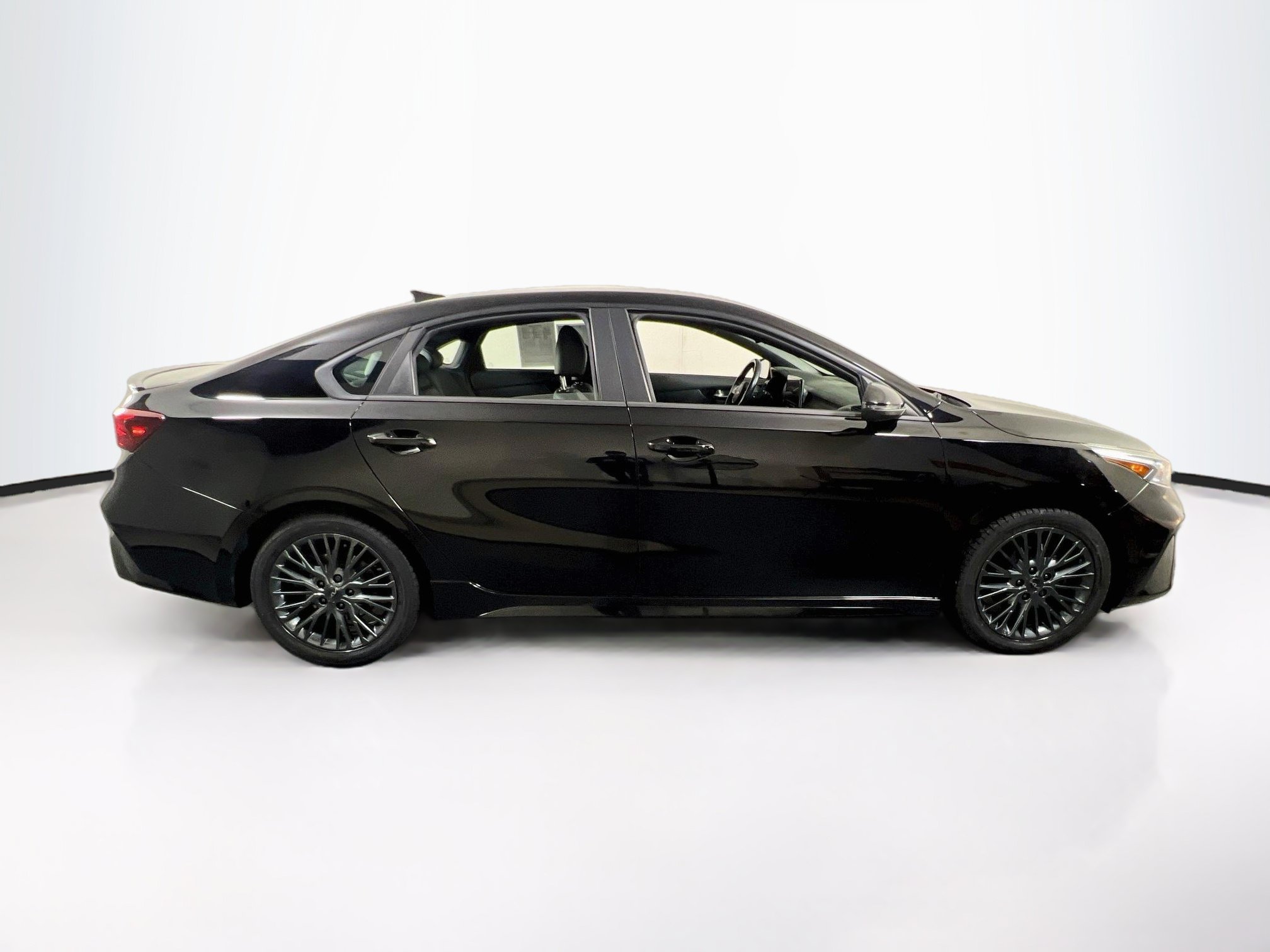 Used 2022 Kia Forte GT-Line w/ GT-Line Technology Package FWD image 4