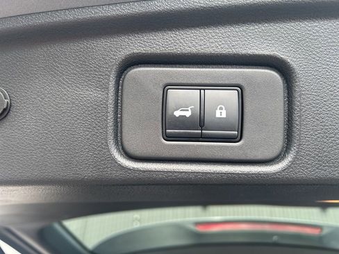 Certified 2025 Nissan Pathfinder SL image 28