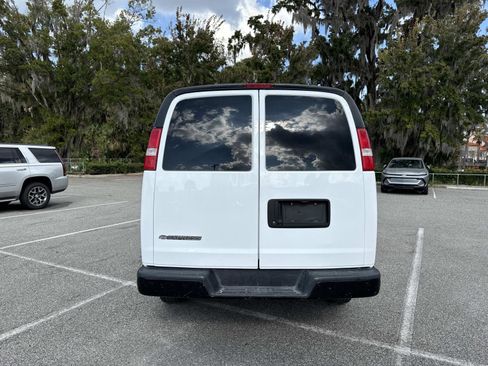 Used 2018 Chevrolet Express 2500 image 4