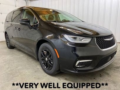 Used 2023 Chrysler Pacifica Touring-L