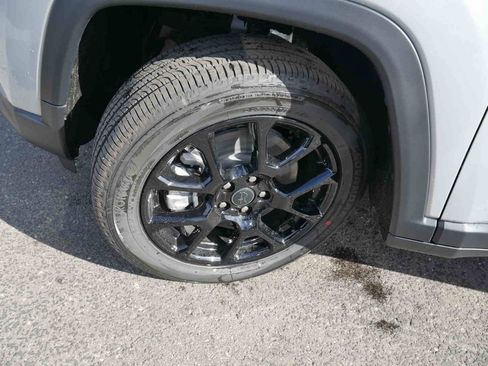 New 2026 Jeep Compass Latitude image 8