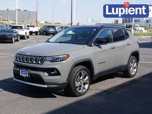 Used 2022 Jeep Compass Limited image 9