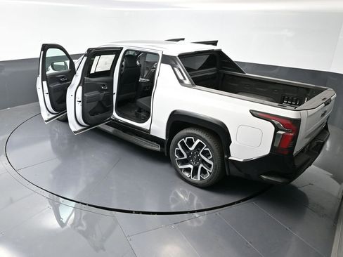 New 2025 Chevrolet Silverado EV RST image 56