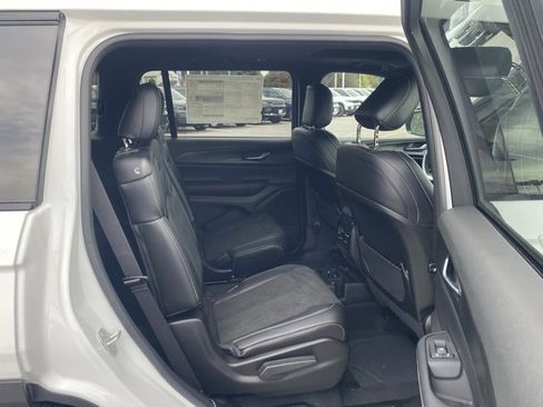 New 2025 Jeep Grand Cherokee L Altitude image 31