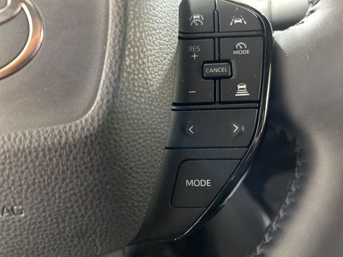 Used 2025 Toyota Prius Limited image 25