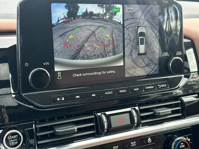 Used 2024 Nissan Pathfinder Platinum AWD/4WD image 24