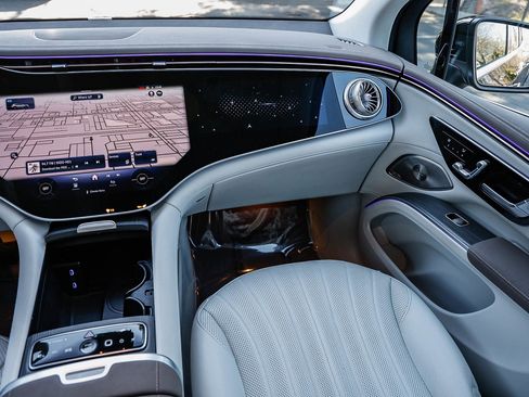 Certified 2023 Mercedes-Benz EQS 580 4MATIC SUV image 15