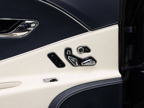Used 2024 Bentley Flying Spur V8 AWD/4WD image 55