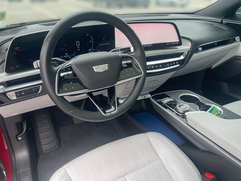 Certified 2024 Cadillac Lyriq Luxury AWD/4WD image 19