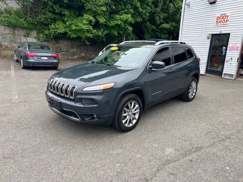Used 2018 Jeep Cherokee Limited AWD/4WD image 39