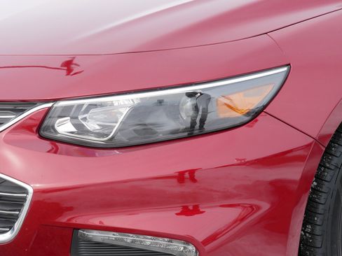 Used 2018 Chevrolet Malibu LT image 16