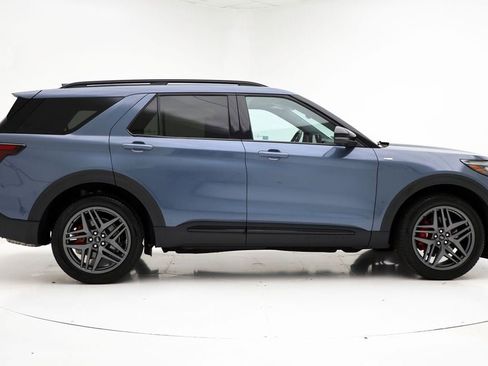 Used 2025 Ford Explorer ST-Line w/ Premium Package image 2