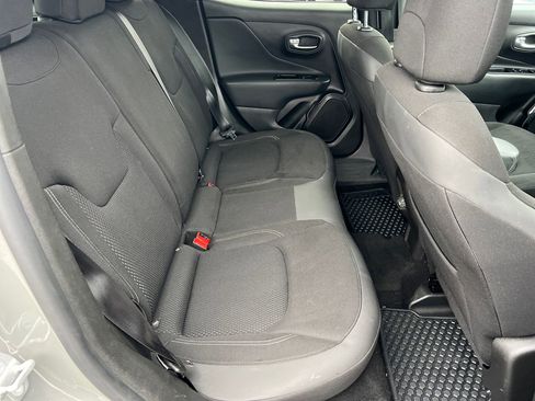 Used 2022 Jeep Renegade Altitude image 15