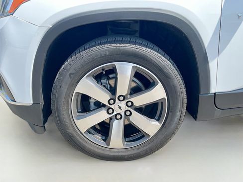 Used 2021 Chevrolet Traverse LT w/ LT Premium Package image 32