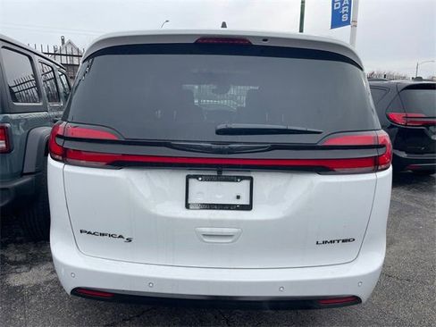 New 2026 Chrysler Pacifica Limited w/ S Appearance Package FWD image 4
