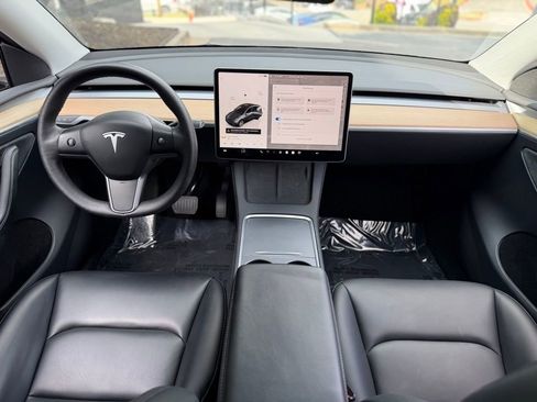 Used 2023 Tesla Model Y Long Range image 40