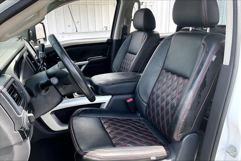 Used 2024 Nissan Titan SV w/ SV Convenience Package AWD/4WD image 21