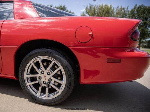 Used 2002 Chevrolet Camaro Z28 w/ SS Performance/Appearance Pkg RWD image 5