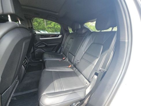 Used 2024 Porsche Cayenne Coupe AWD/4WD image 17