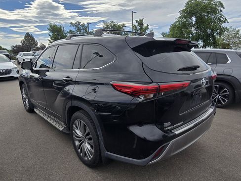 Used 2021 Toyota Highlander Platinum AWD/4WD image 3