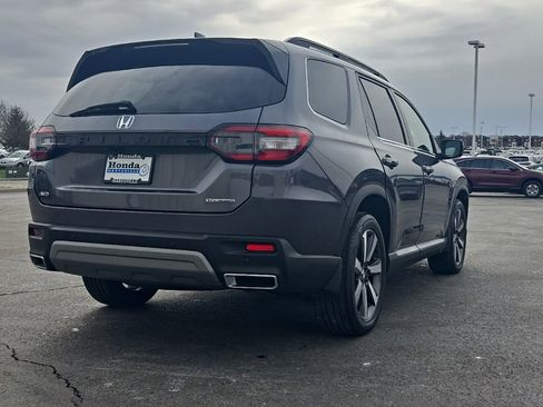 Used 2025 Honda Pilot Touring image 9