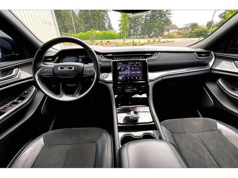 Used 2022 Jeep Grand Cherokee Altitude AWD/4WD image 15