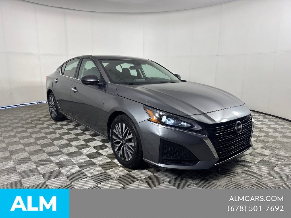 Used 2025 Nissan Altima 2.5 SV FWD image 3